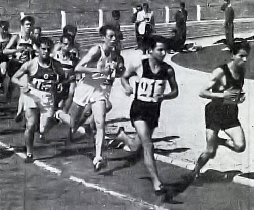 De branco, Luís Robalo na prova de 1000 metros. - Clicar para ampliar.