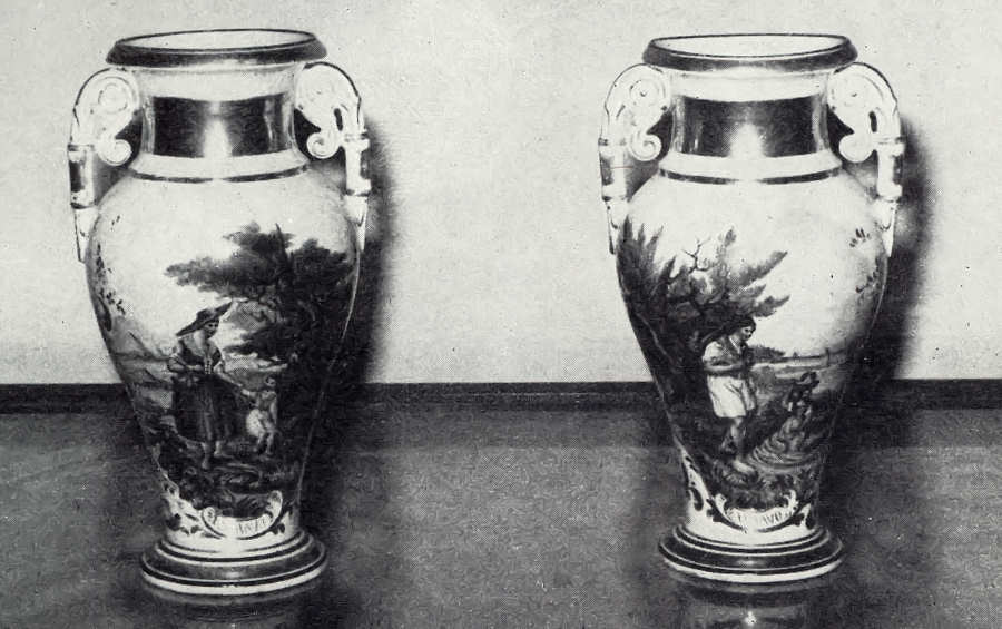 Par de preciosas jarras pintadas por Victor François Chartier Rousseau. Clicarm para ampliar.