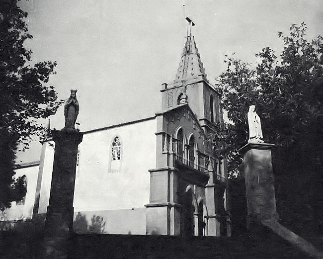 Castel�es - Templo da Senhora da Sa�de. Clicar para ampliar.