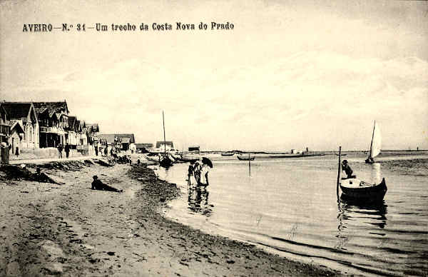 N.� 31 - AVEIRO Um trecho da Costa Nova - Editores MOREIRA & TORRES, Aveiro - SD - Dimens�es 13,6x8,8 cm. - Col.  FMSarmento.