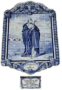 Painel de azulejos existente na fachada da capela de S. Gonçalinho.