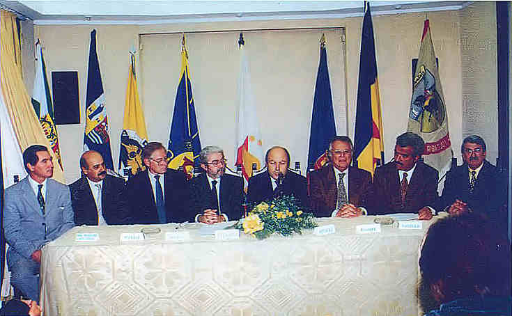 Os Presidentes das oito casas regionais na sess�o solene de apresenta��o do Conselho Nacional - Clicar para ampliar.