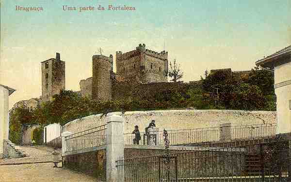 S/N - Bragan�a-Uma parte da Fortaleza - Edi��o de Adriano Rodrigues, Bragan�a - S/D - Dimens�es: 13,7x8,6 cm. - Col. Aur�lio Dinis Marta.