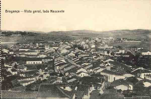 S/N - Bragan�a-Vista geral, lado Nascente - Edi��o de Adriano Rodrigues, Bragan�a - S/D - Dimens�es: 13,5x8,8 cm. - Col. Aur�lio Dinis Marta.