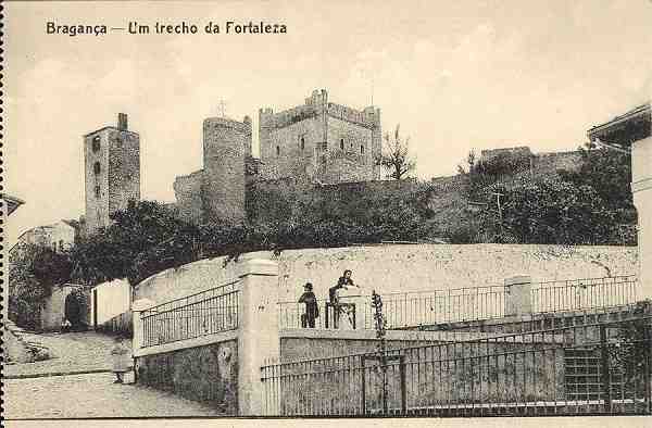 S/N - Bragan�a-Um trecho da Fortaleza - Edi��o de Adriano Rodrigues, Bragan�a - S/D - Dimens�es: 13,4x8,8 cm. - Col. Aur�lio Dinis Marta.