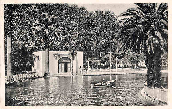 S/N - Caldas da Rainha-Portugal Parque Lago e Caes - Editor Fernando Daniel de Sousa - Editado em 1927 - Dimens�es: 14x9 cm. - Col. Miguel Chaby.