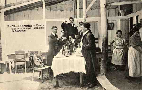 N.� 59 - Coimbra: Costumes acad�micos - uma ceia na Cardosa - Edi��o da Havaneza Central, R. Visconde da Luz, 2 a 6 Coimbra - S/D - Dimens�es: 13,8x8,7 cm. - Col. Aur�lio Dinis Marta.