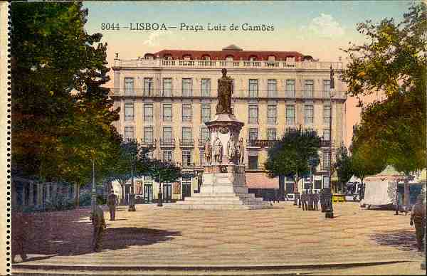 N.� 8044 - Lisboa. Pra�a Luiz de Cam�es - Sem Editor [306192] - S/D - Dimens�es: 13,6x8,7 cm - Col. Aur�lio Dinis Marta.