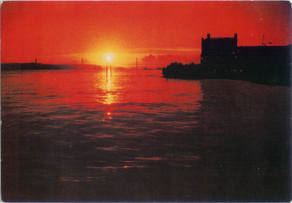 N� 2180 - Lisboa. Por do Sol no Tejo - Ed. N� Sr� do Perp�tuo Socorro - SD - Circulado em 1976 -  Dim. 14,9x10,3 cm - Col. M. Soares Lopes.