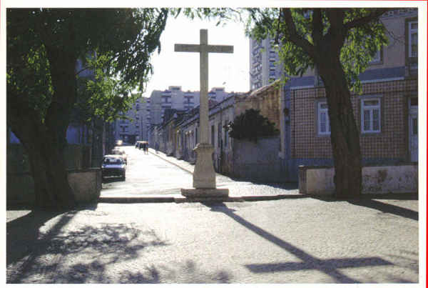 N� 3 - Lisboa. Olivais. O Cruzeiro - Edi��o Olivais Shoping Center e Junta de Freguesia de St� Maria dos Olivais, Pelouro da Cultura - Ano 2000 - Dim. 16x10,8 cm - Col. A. Monge da Silva