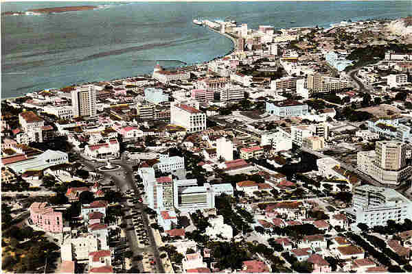 N.� 942 -LUANDA-ANGOLA Vista a�rea da cidade - Edi��o Saitam - Dim.15,1x10,3 cm - Col. M�rio Silva. (Circulou em 1962).