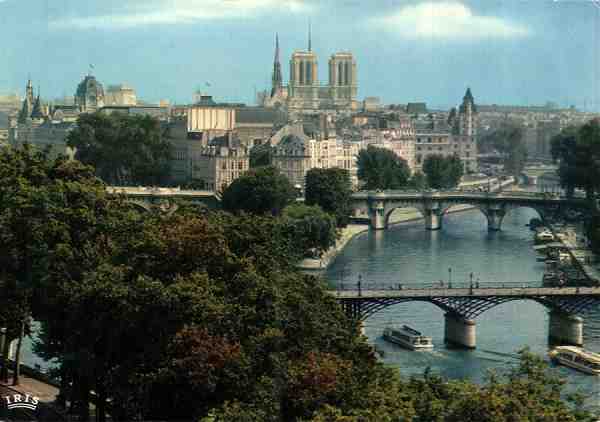 N.� 535 - Paris: Au-del� du Pont des Arts et du Pont Neuf, la Conciergerie, la Ste Chapelle et Notre-Dame - �ditions Chantal, 74, rue des Archives, Paris - IRIS Mexichrome - Dimens�es: 14,7x10,4 cm. - Col. HJCO (1980).