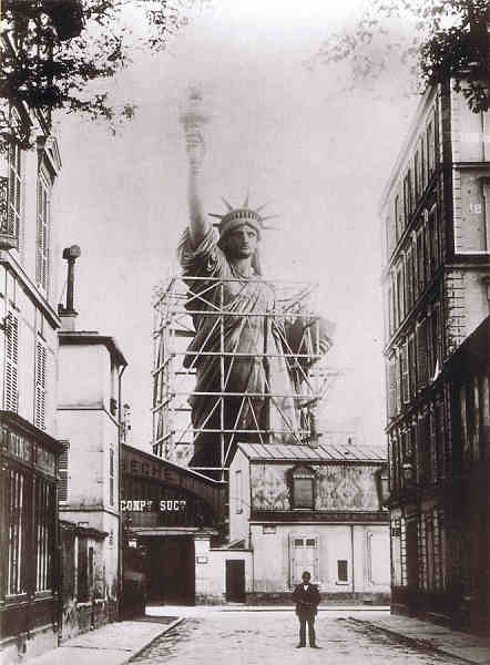 N.� 7511400051 La statue de la Libert� dans l'atelier du Sculpteur Bartholdi,rue de Chazelles, 1885 - Ed. PARIS Atmosph�res. Printed in the European Union. Keystone France - S/D - Dim: 13x18cm. - Col. F�tima Manuela B�ia (2009).