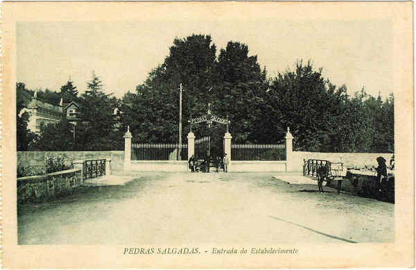 SN - PEDRAS SALGADAS - Entrada do Estabelecimento - Editor n�o indicado - SD - Dim 9,3x14,2 cm - Col. Jaime da Silva (Circulado em 1923).