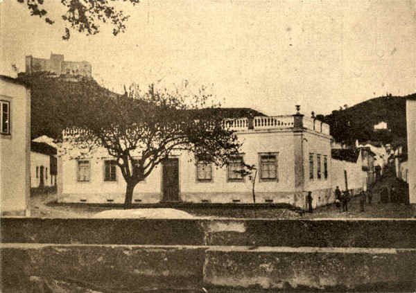 N� 18 - Pombal: Largo 25 de Abril,Antigo Largo da Miseric�rdia com o hospital da Miseric�rdia em 1� plano - 1� Ed. Associa��o de Defesa do Patrim�nio Cultural de Pombal - C�mara de Pombal - SD - Dim. 103x146 mm - Col. �nio Semedo