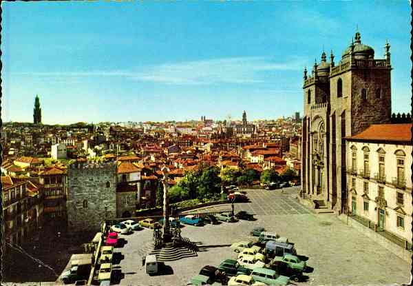 N.� 755/79 - Porto: S� Catedral. Ao fundo, � esquerda, a Torre dos Cl�rigos  - Edi��o Portugal Tur�stico - S/D - Dimens�es: 14,5x10 cm. - Col. HJCO.
