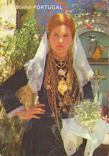 N.� 155 - Portugal. Viana do Castelo. Noiva. - Edi��es Lusocolor, Arcos de Valdevez - S/D - Dimens�es: 10,5x15 cm. - Col.F�tima B�ia.