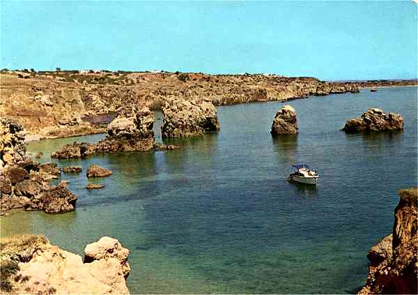 N.� 630 - Ed. Comer - �Albufeira - Recorte da Costa - Dimens�es: 15x10,7 cm - Col. Gaspar Albino - Postal da d�cada de 1960.