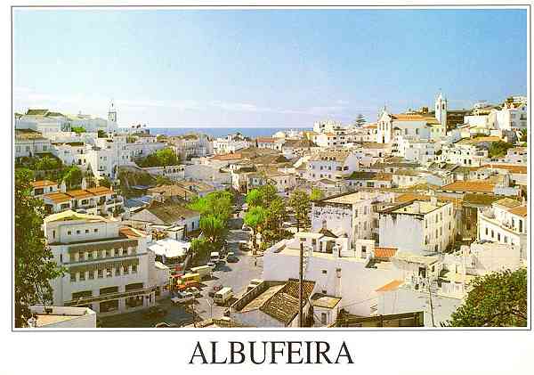 N� 3300 - Albufeira-Algarve - Edi��o FOTO-VISTA, Algarve, tel. (082) 53324, Lisboa (01) 913 22 86 - S/D - Dimens�es: 15x10,6 cm. - Col. Gra�a Maia.