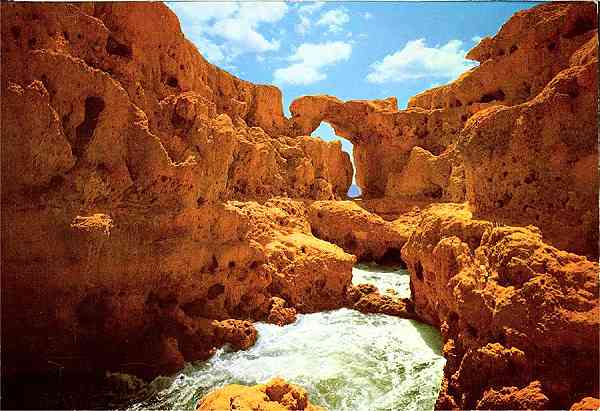 N.� 326 - Portugal-Algarve: Algar Seco, Aspecto da Costa - Edi��o C�sar de S�, Av. �lvares Cabral, 40-6� D.to,tel. 683172 Lisboa - S/D - Dimens�es: 14,6x9,9 cm. - Col. Gra�a Maia