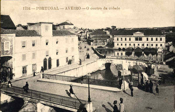 N.� 1734 - PORTUGAL AVEIRO - O centro da cidade - Editor ALberto Malva, R. da Madalena, 23 - Lisboa - S/D - Dimens�es: 13,8x8,9 cm - Col. �nio Semedo.