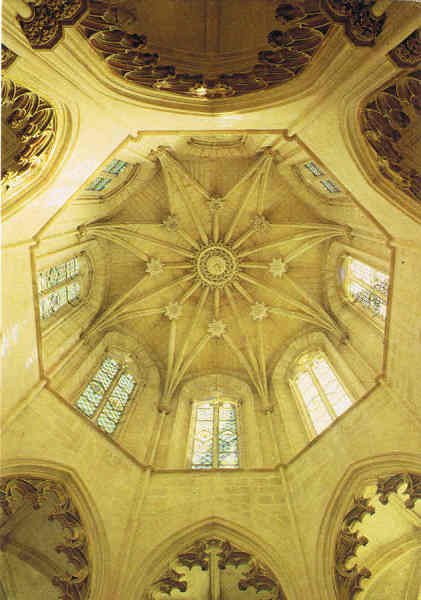 N.�1106 - BATALHA - PORTUGAL Ab�bada da Capela do Fundador - Ed. Centro de Caridade "N.� Sr.� do Perp�tuo Socorro"- PORTO LITOGRAFIA UNI�O-GAIA - S/D Dim: 10,3x14,9cm - Col. Manuel B�ia (D�cada de 1970)