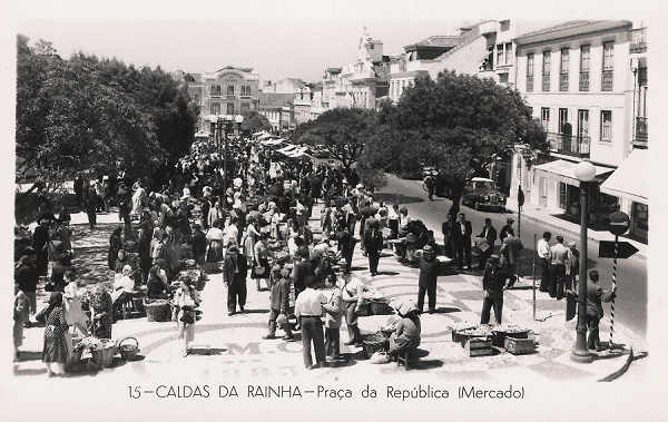 N.� 15 - CALDAS DA RAINHA - Pra�a da Rep�blica (mercado) - Colec��o D�lia (Editado em 1955) - Dimens�es: 14x9 cm. - Col. Miguel Chaby.