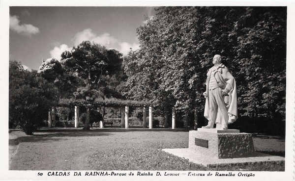 N.� 50 - Portugal Caldas da Rainha Parque da Rainha D. Leonor-Est�tua de Ramalho Ortig�o - Editor Passaporte Loty (Editado em 1951) - Dimens�es: 9x14 cm. - Col. Miguel Chaby