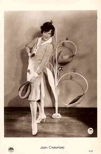 N.� 418 - Joan Crawford Metro Goldwin Mayer - Sem indica��o da Edi��o, Made in France - S/D - Dimens�es: 8,9x13,8 cm. - Col. Carneiro da Silva (d�cada de 1930 - Filme: Hist�ria dum Crime ou Crime na Noite)