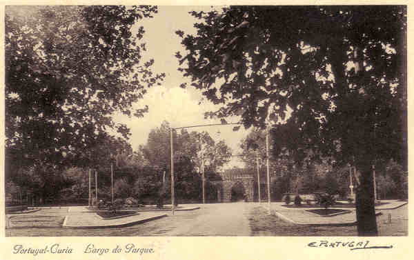 N� 7 - Portugal-Curia Largo do Parque - Ed. do Grande Hotel de Curia - Dim. 14,0x9,0 cm - Circul. 6-1939 - Col. A. Sim�es (174).