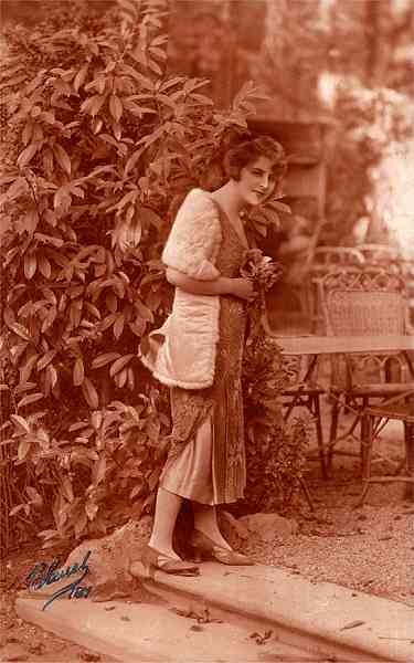 ?? 787 - Editor n�o indicado - Made in France - S/D - Dimens�es: 8,6x13,8 cm. - Col. Carneiro da Silva (Circulado em 1928)