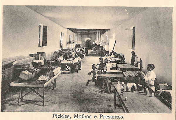 04 - Interior da F�brica Brand�o Gomes & Ca - Pickles, Molhos e Presuntos - Dim. 75x50 mm.- Col. Miguel Chaby.