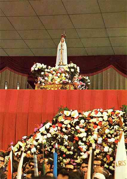 N.� 403/A - F�TIMA-PORTUGAL N.� Sr.� de F�tima em cravos - Edi��o do Centro de Caridade "Nossa Senhora do Perp�tuo Socorro" PORTO - S/D - Dimens�es: 10,4x14,9 cm. - Col. Manuel B�ia.