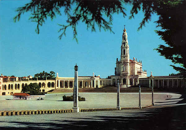 N.� 354 da fotocolor F�TIMA Santu�rio - S/D - Dimens�es: 14,7x10,3 cm. - Col. M�rio F. Silva (1973).