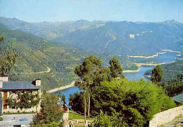 N.� 26 - GER�S Cani�ada Pousada de S. Bento - Edi��o da Junta de Turismo - S/D - Dimens�es: 15,1x10,4 cm. - Col. Manuel B�ia.