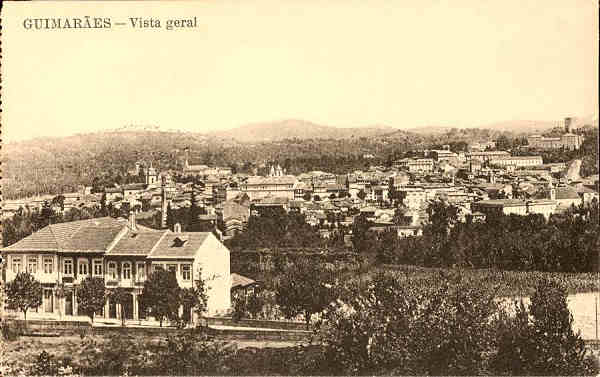 S/N - Guimar�es: Vista geral - Editor Alberto Malva, R. Madalena 23, Lisboa - S/D - Dimens�es: 14x8,8 cm. - Col. Aur�lio Dinis Marta.