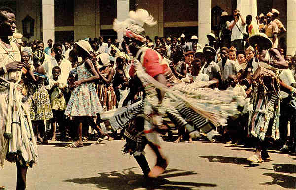 N.� 100 - Dan�arino mandinga (Farim) - Edi��o �Foto Serra�, C. P. 239 - Bissau - Dimens�es: 13,9x9 cm. - Col. HJCO (1968).