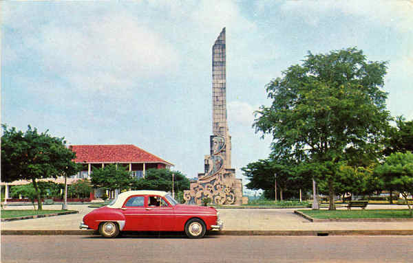 N.� 109 - Monumento ao Esfor�o da Ra�a. Pra�a do Imp�rio - BISSAU - Ed.Foto Serra - Dimens�es: 14x9 cm. - Col. Ant�nio Bodas (1966)