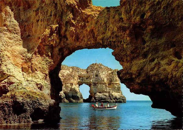 N� 255/104 - ALGARVE (Ponta da Piedade/Lagos)-Fal�sia - Edi��o Portugal Tur�stico - S/D - Dimens�es: 14,4x10,2 cm. - Col. Gra�a Maia (Circulado em 1973).