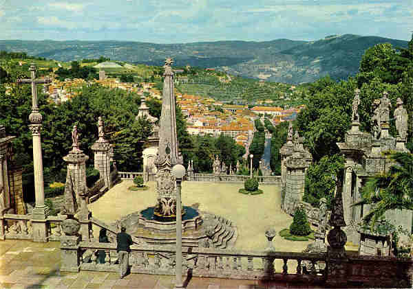 N.� 561 - LAMEGO-Portugal: Santu�rio de N.� S.� dos Rem�dios - Edi��o Papelaria e Livraria Acad�mica, Lamego - S/D - (Circulado em 1966) - Dimens�es: 14,9x10,5 cm. - Col. HJCO