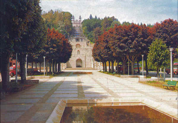 N� 4 - LAMEGO. Escad�rio e Santu�rio de N� Sra dos Rem�dios - Edi��o Papelaria e Livraria Acad�mica, Lamego LIFER, Porto  - Dim. 14,8x10,4 cm - Col. A. Monge da Silva (cerca de 1968)