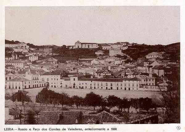 N.� 4 - LEIRIA-Portugal Rossio e Pa�os dos Condes de Valadares, anteriormente a 1888 - Editor: Comiss�o Cultural  das Obras Sociais do Pessoal da C�mara Municipal de Leiria - S/D - Dimens�es: 14x10 cm. - Col. R. Gaspar.