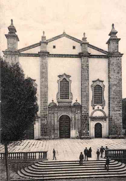N.� 11 - LEIRIA-Portugal Extincta Se Cathedral - Editor. Union Postale Universelle - Francisco & Alvaro, Leiria - Dimens�es: 14x9 cm. - Col. R. Gaspar.