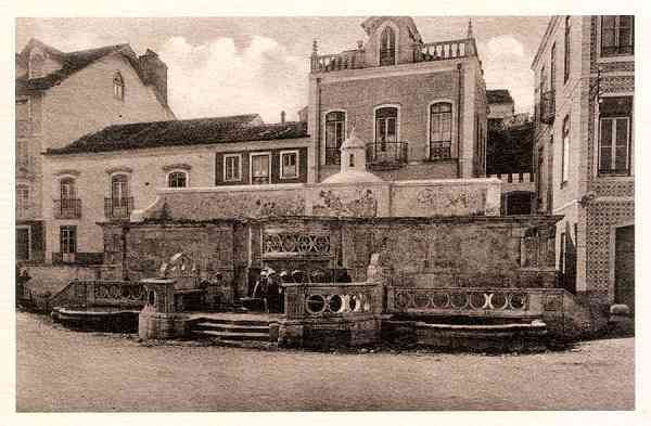 S/N - LEIRIA-Portugal Fonte Grande. Not�vel  exemplar de constru��o fonten�ria (s�c. XVIII) - Editor Jorlis, Edi��es e Publicidade, Ld� - S/D - Dimens�es: 13x9 cm. - Col. R. Gaspar.