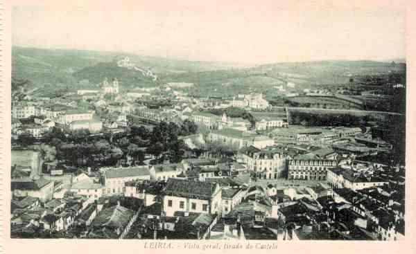 S/N - LEIRIA-Vista geral, tirada do Castelo - Editor n�o indicado - S/D - Dimens�es: 14x9 cm. - Col. R. Gaspar.