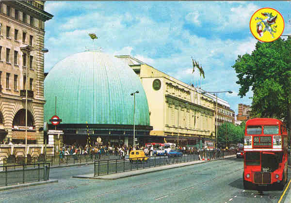 Lo 12 - Madame Tussaud's and Planetarium - Ed. Thomas & Benacci Ltd. LONDON - Tel.(01)4032835 Printed in Italy - SD - Dim. 14,8x10,3 cm - Col. Manuel B�ia (1986)