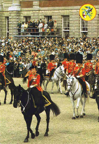Lo47 - LONDON  H.M. Queen Elizabeth II. Trooping the Colour. - Ed. Thomas & Benacci Lda. - LONDON Tel.(01)4032835 RIALTO Printed in Italy - SD - Dim. 10,2x 14,7 cm - Col. Manuel B�ia (1986)