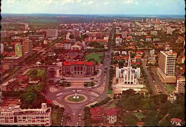 N.� 6 - LOUREN�O MARQUES Vista a�rea da Pra�a Mouzinho de Albuquerque e panorama da Cidade - Edi��o exclusiva para FOCARTE L�o Marques, Mo�ambique-Portugal Diapositivo a cores de Vasco Campos 24372-C - S/D - Dimens�es: 14,8x10,2 cm. - Col. Manuel B�ia (1970).