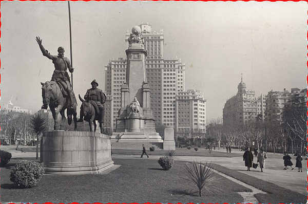 N� 89 - Madrid. Pra�a de Espanha e Monumento a Cervantes - Edi��o Garcia Garrabelia,Zaragoza - Dim. 13,9x8,9 cm - Col. Am�lcar Monge da Silva