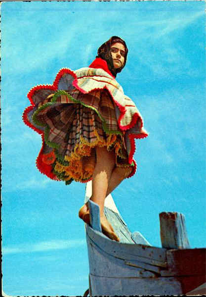 N.� 303/Pr. - Nazar�. Rapariga com as sete saias - Colec��o Portugal Tur�stico - S/D - Dimens�es: 10,4x14,8 cm. - Col. HJCO (Circulado em 1968)